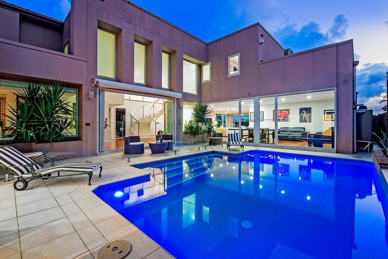 5 Million Dollar Surfers Paradise Dream Mansion Holiday home