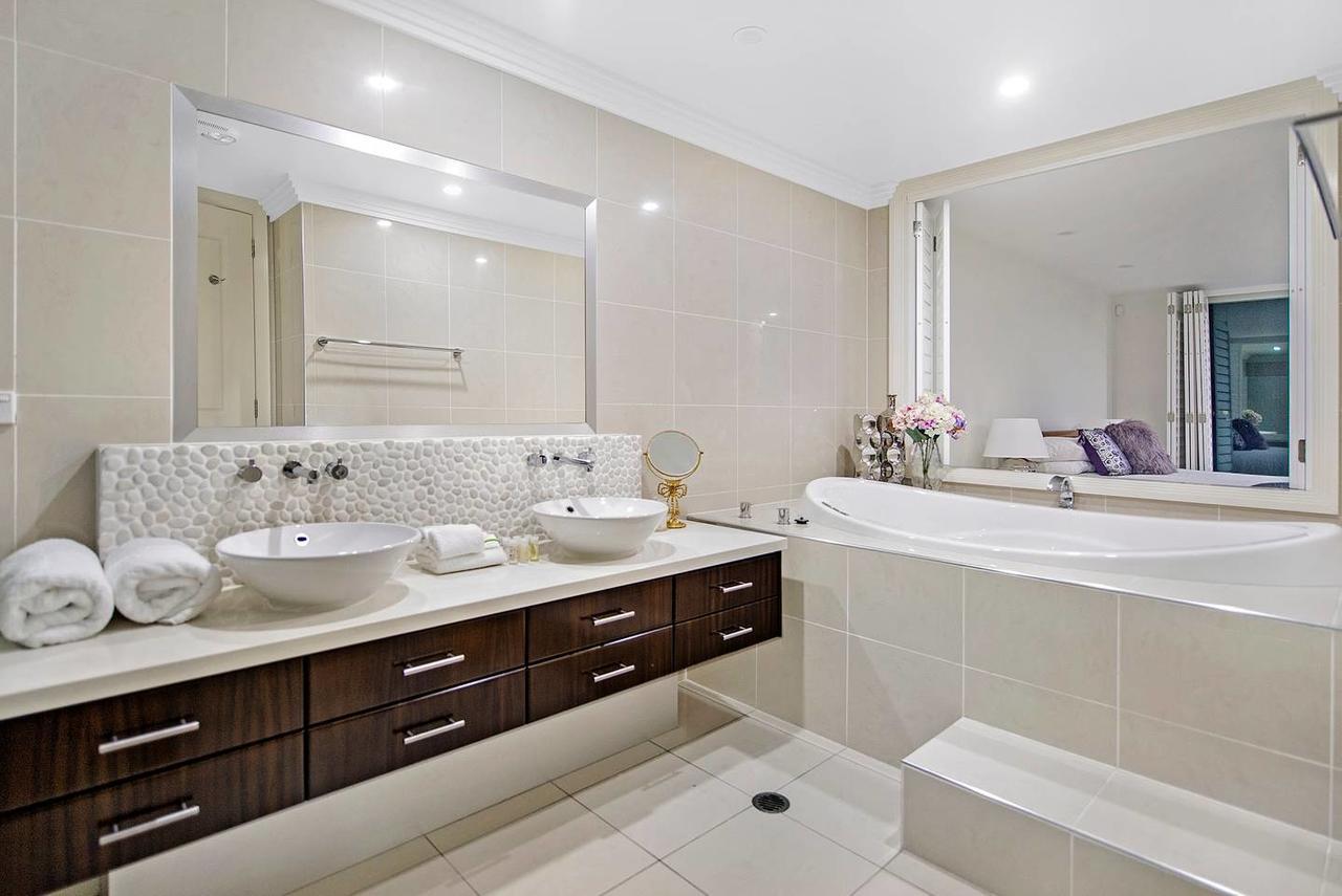 5 Million Dollar Surfers Paradise Dream Mansion Holiday home *